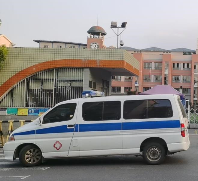 滦南救护车出租护送骨折病人一公里多少钱